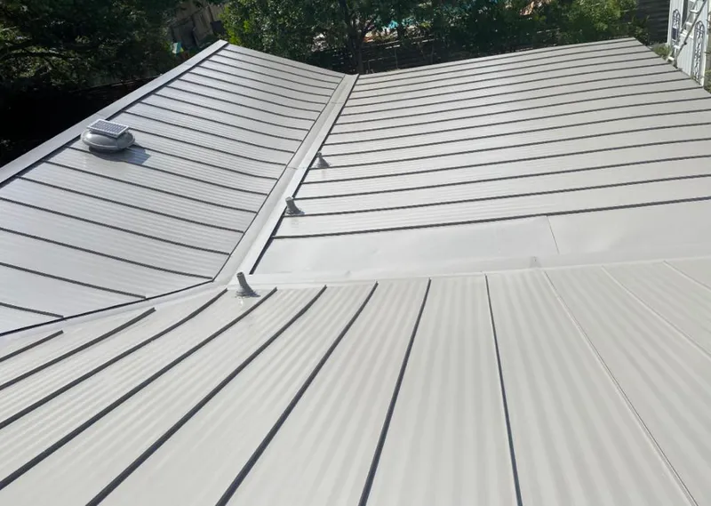 Solar attic fan installed on a metal roof for Roof Ventilation in Antwerp